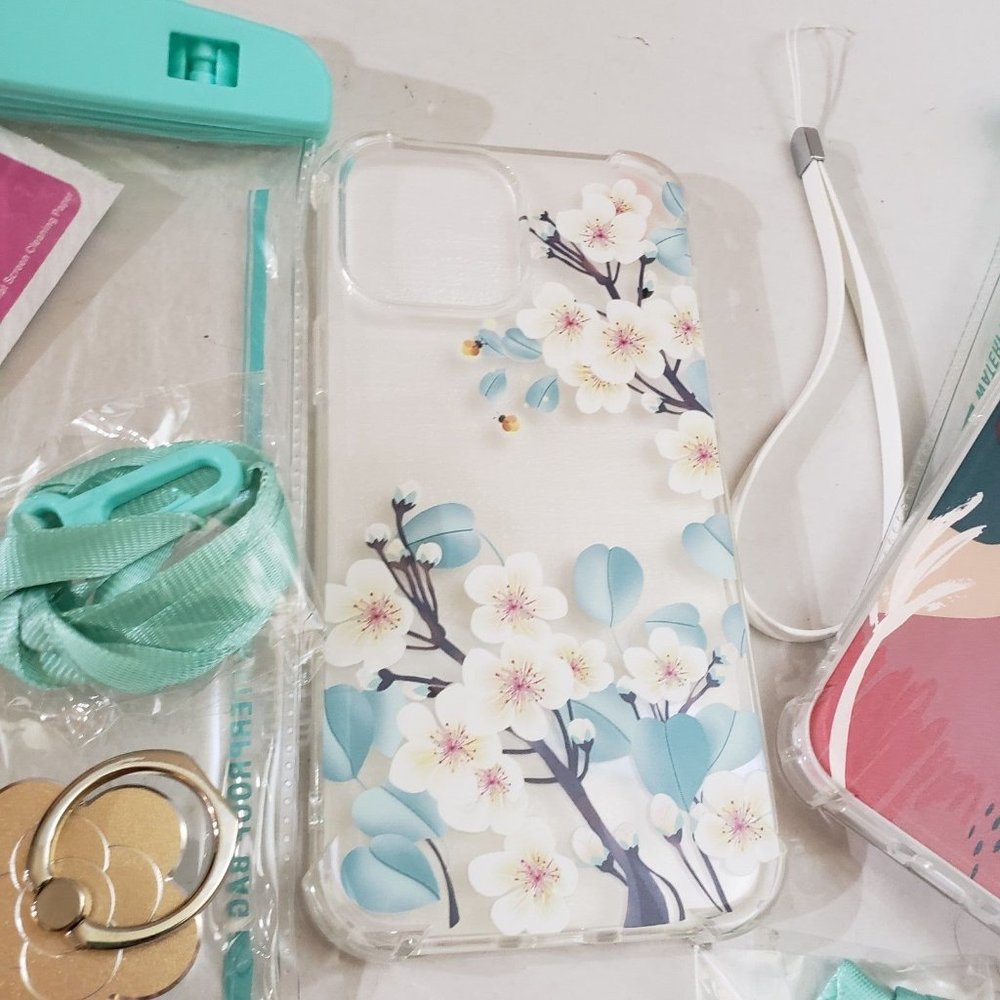 iPhone 12 Pro max cases & waterproof pouch - Picture 4 of 12
